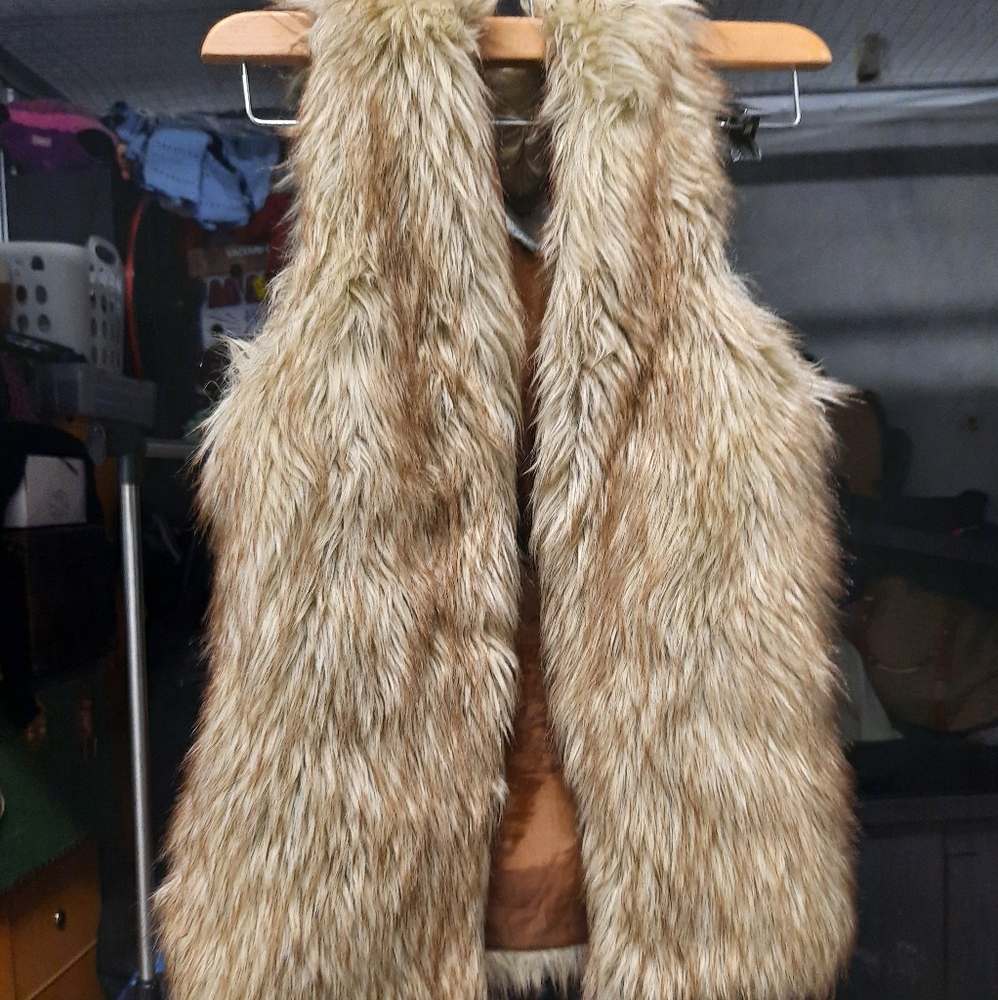 Fake fur vest